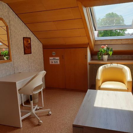 Sonnige Ruhige Dachzimmer Inkl Wifi Plus Kaffee Mit Wg Dusche Und Neuer Kueche 罗拉赫 外观 照片