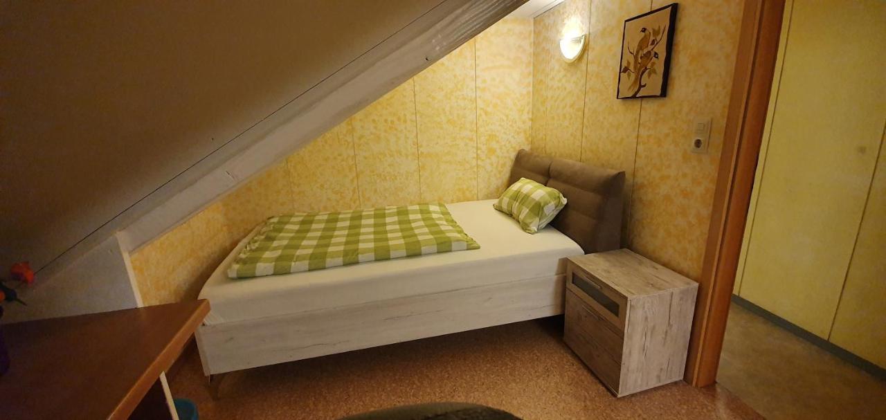 Sonnige Ruhige Dachzimmer Inkl Wifi Plus Kaffee Mit Wg Dusche Und Neuer Kueche 罗拉赫 外观 照片