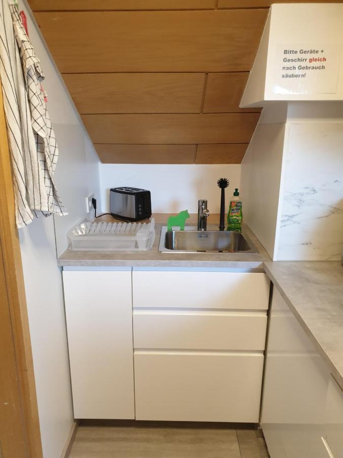 Sonnige Ruhige Dachzimmer Inkl Wifi Plus Kaffee Mit Wg Dusche Und Neuer Kueche 罗拉赫 外观 照片