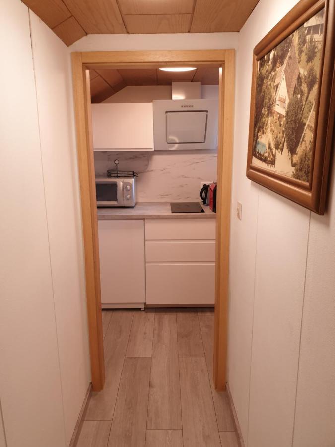 Sonnige Ruhige Dachzimmer Inkl Wifi Plus Kaffee Mit Wg Dusche Und Neuer Kueche 罗拉赫 外观 照片