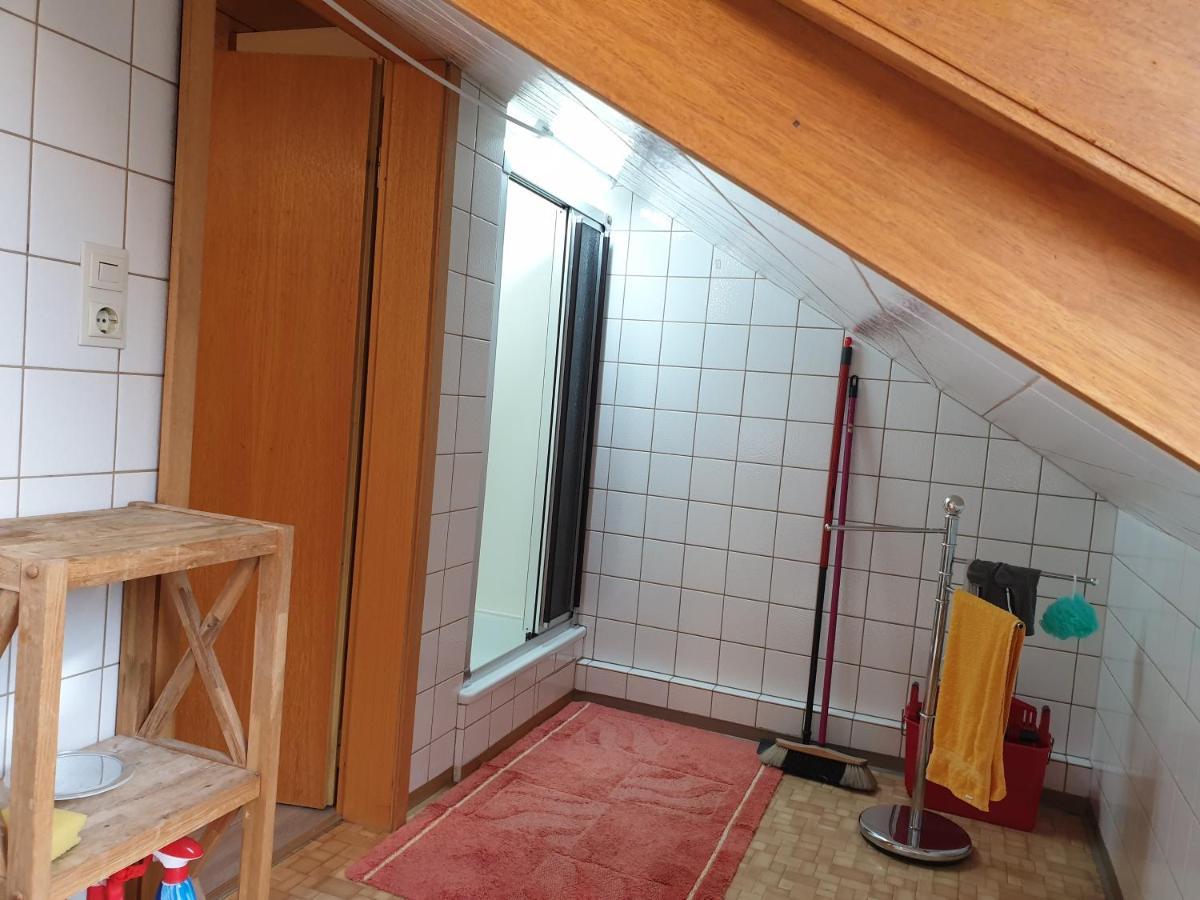 Sonnige Ruhige Dachzimmer Inkl Wifi Plus Kaffee Mit Wg Dusche Und Neuer Kueche 罗拉赫 外观 照片